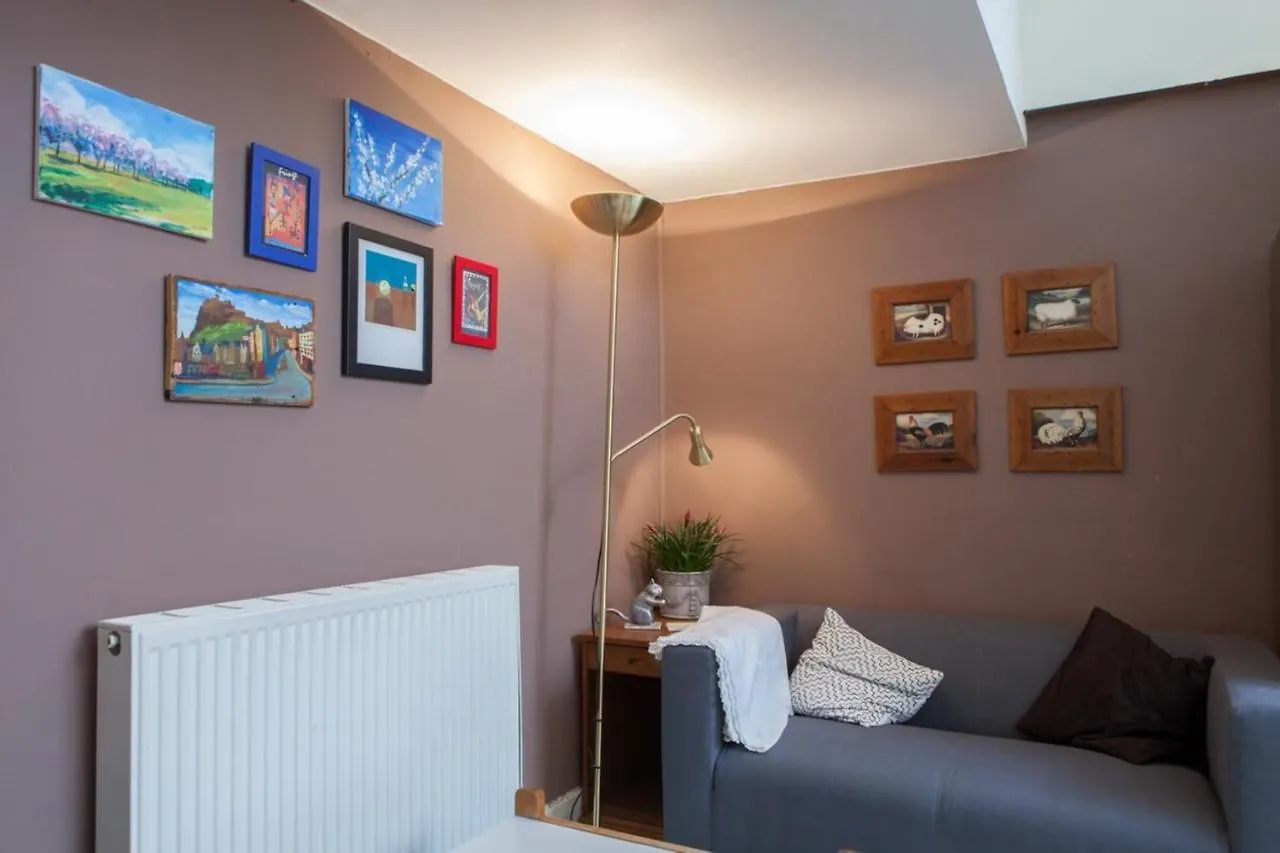 Amazing 4 Bedroom Apartment Just Off The Meadows Edinburg 0*,  Storbritannien