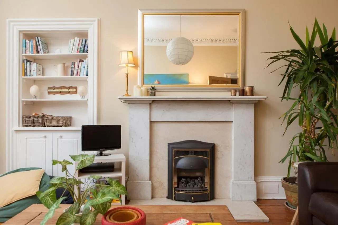 Amazing 4 Bedroom Apartment Just Off The Meadows Edinburgh
