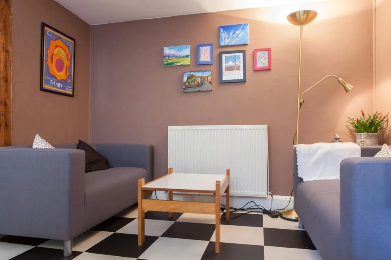 Amazing 4 Bedroom Apartment Just Off The Meadows Edinburg 0*,